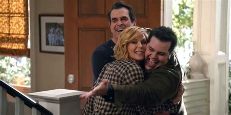Modern Family: 10 Best Phil Dunphy Greetings & Their Meanings .